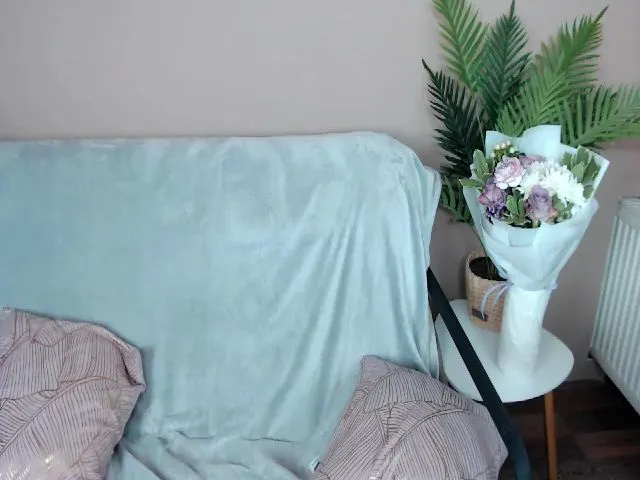 Live sex webcam photo for MeliSi #253493364