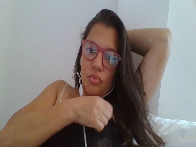 Live sex webcam photo for SweetLola01 #264953946