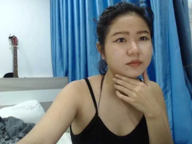 Live sex webcam photo for LittleAngle12 #241193748