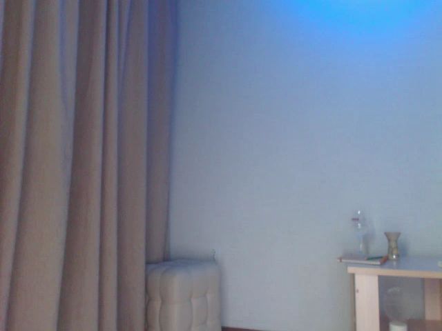 Live sex webcam photo for Minnie_94 #261590061