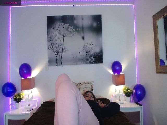 Live sex webcam photo for NicolSaenz #262083456