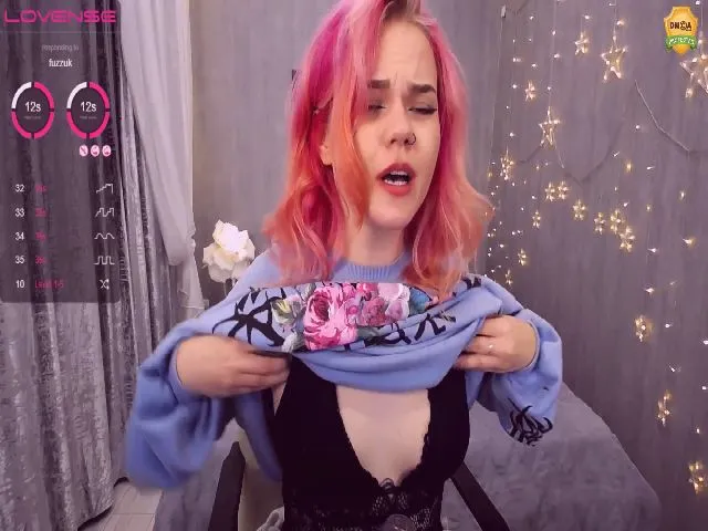 Live sex webcam photo for KerryBlair #259222862