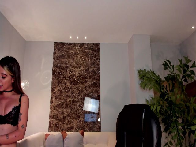 Live sex webcam photo for GiannaWatson1 #258790083