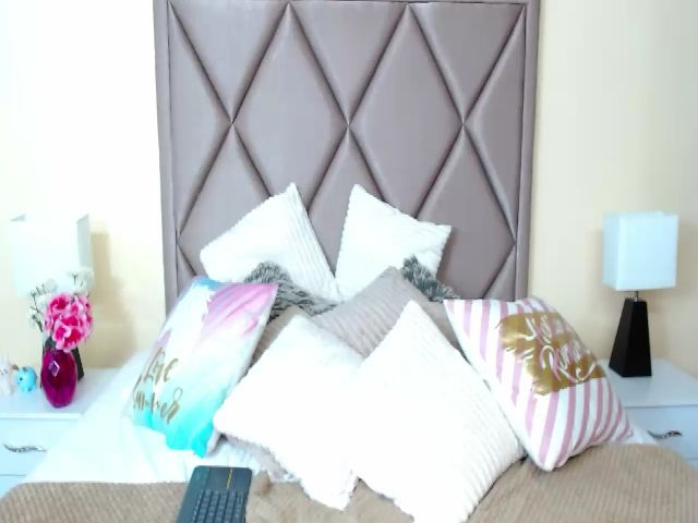 Live sex webcam photo for Mia_thompsons #263900508