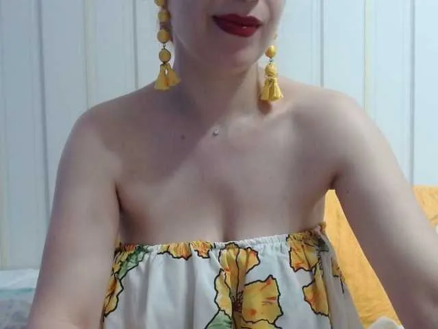 Live sex webcam photo for Alida-2 #253761757