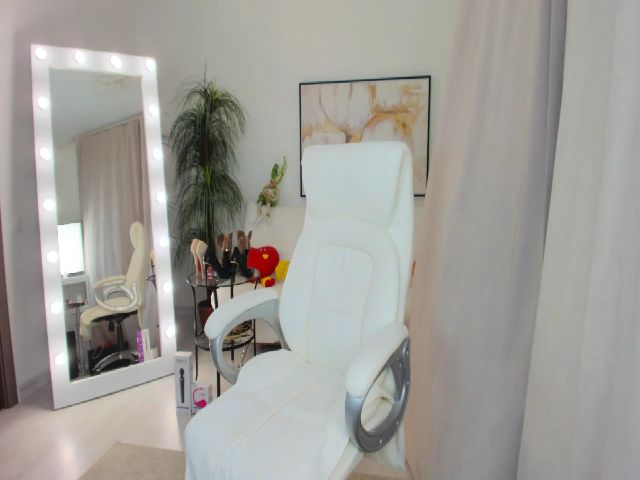 Live sex webcam photo for MarthaMayer #254700076