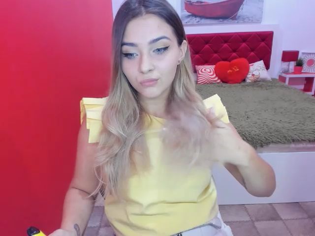 Live sex webcam photo for RachelAir #259909475