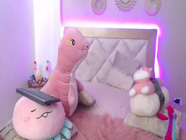 Live sex webcam photo for Sophie_pink18 #255363993