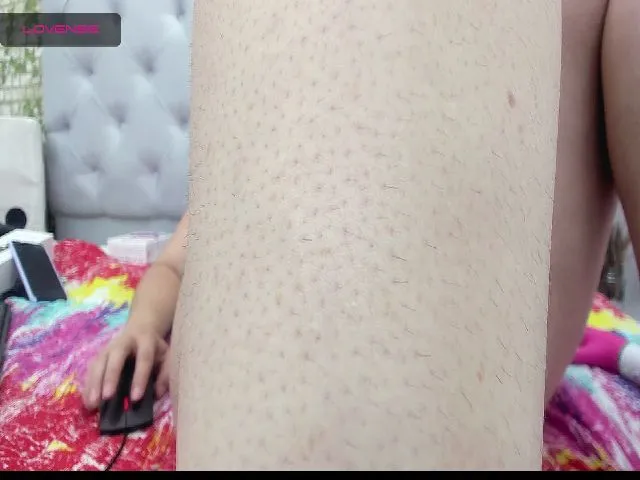 Live sex webcam photo for HilaryMoon #261909405