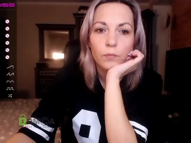 Live sex webcam photo for VickiSecret #241240395