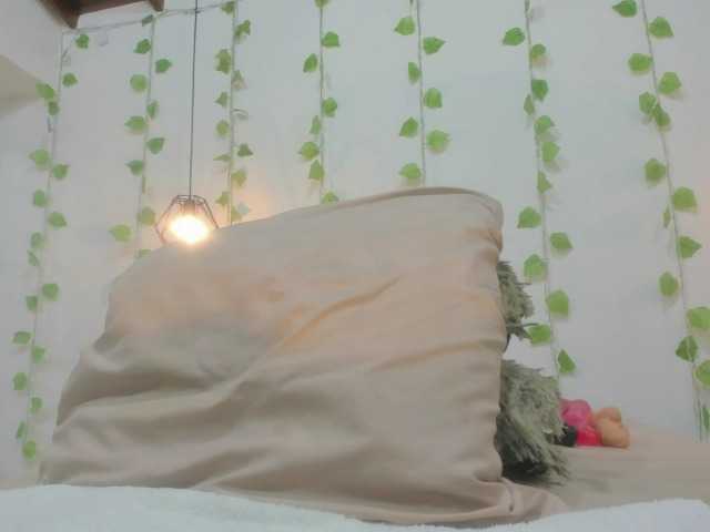 Live sex webcam photo for mombig-boobs #241247072