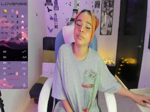 Live sex webcam photo for Valentina_5_ #257145089