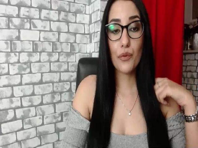 Live sex webcam photo for Missdyaa #263910435