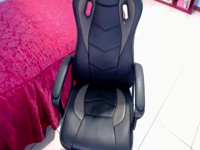 Live sex webcam photo for SexyPearl69 #255497861