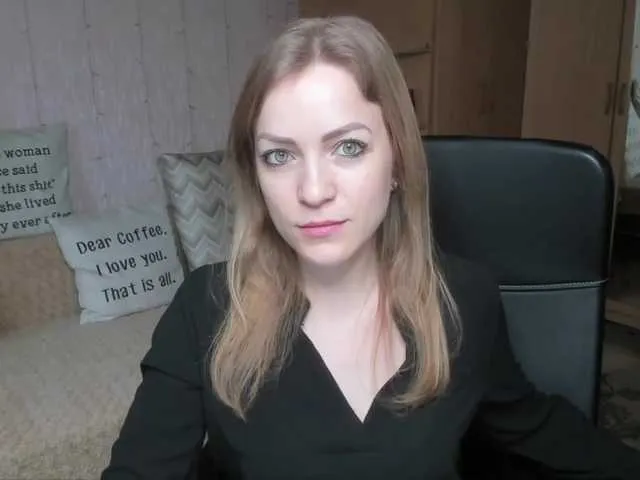 Live sex webcam photo for CherishSia #241051847