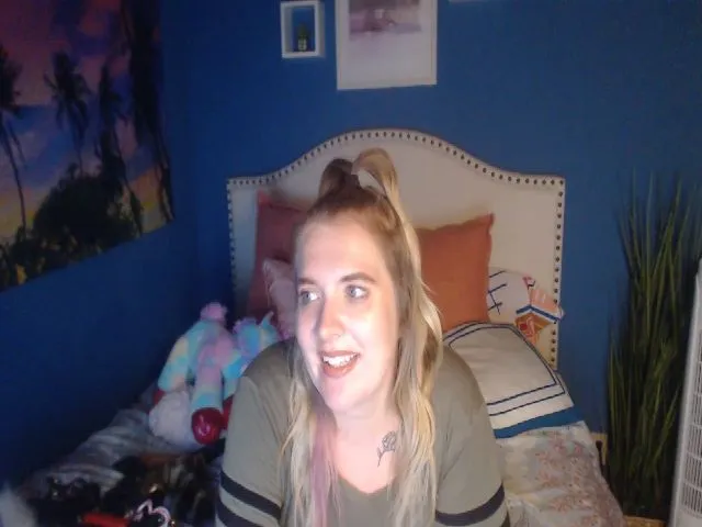 Live sex webcam photo for SnowWhiteXxxx #252374962