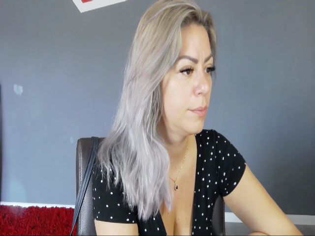 Live sex webcam photo for Viviana05 #258479271