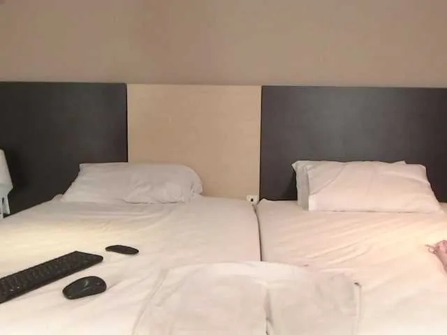 Live sex webcam photo for SarelleLopez #242277834