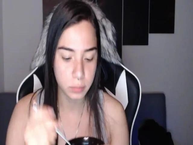 Live sex webcam photo for LycanGirl #252996813