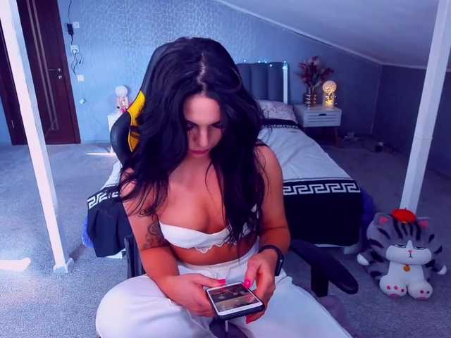 Live sex webcam photo for RayLenee #241439362