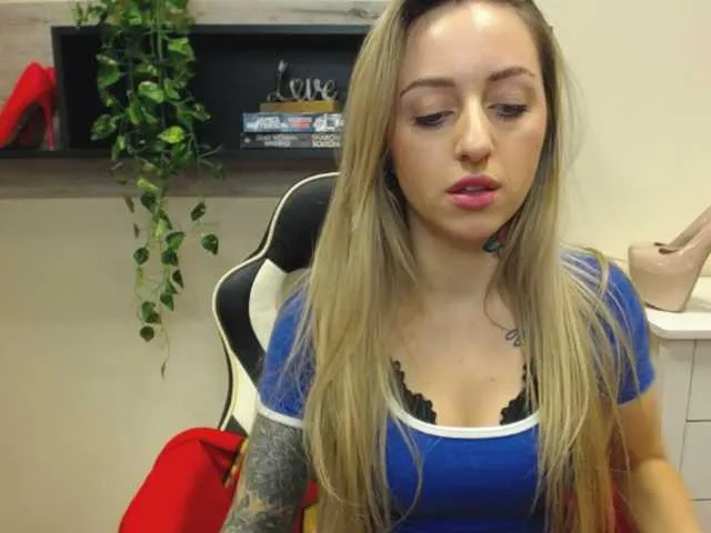 Live sex webcam photo for SEXYcoralie #287984702