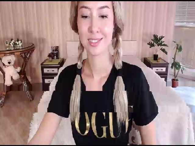 Live sex webcam photo for EstelleLauder #258092136