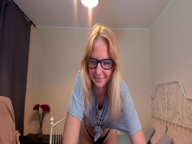 Live sex webcam photo for O1iv1a #258263096