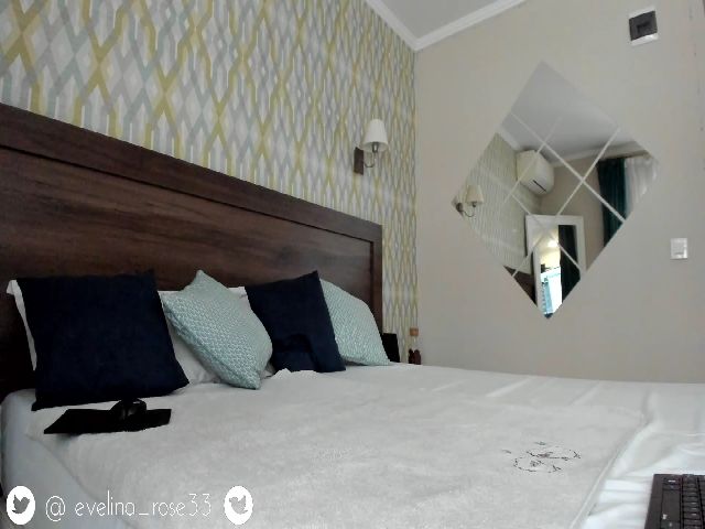 Live sex webcam photo for Evelinarosse #256187551