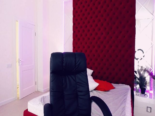 Live sex webcam photo for MillaLoves #255060291