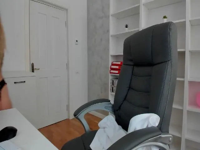 Live sex webcam photo for VanessaCroft #254123099