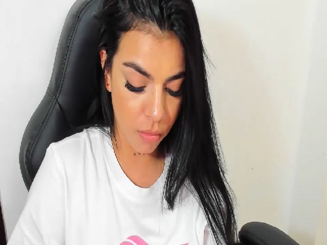 Live sex webcam photo for Miss_kim18 #252380143