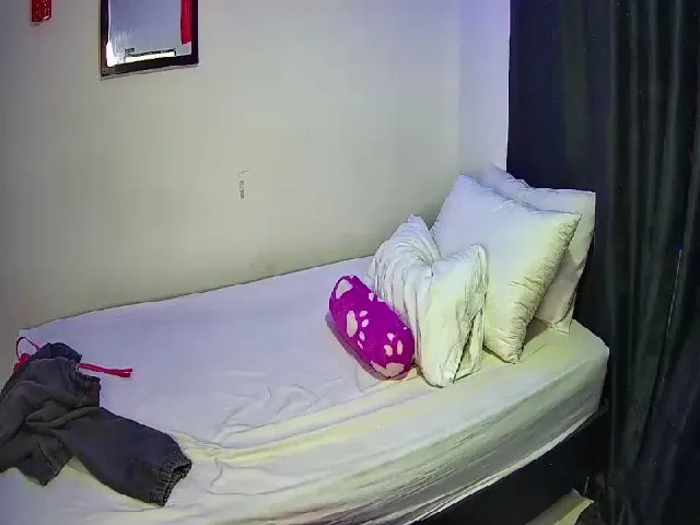 Live sex webcam photo for Brandyebony #252975573