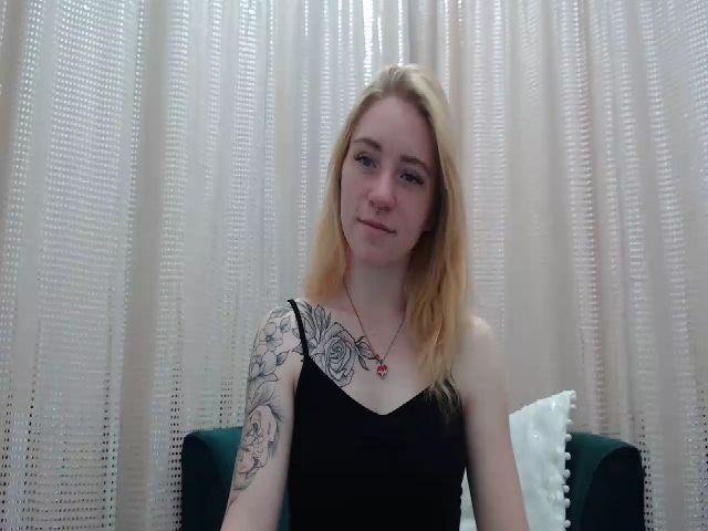 Live sex webcam photo for RedBerryy #259652977