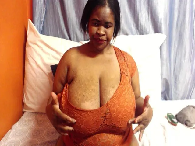 Live sex webcam photo for Sweetnozie #262245077