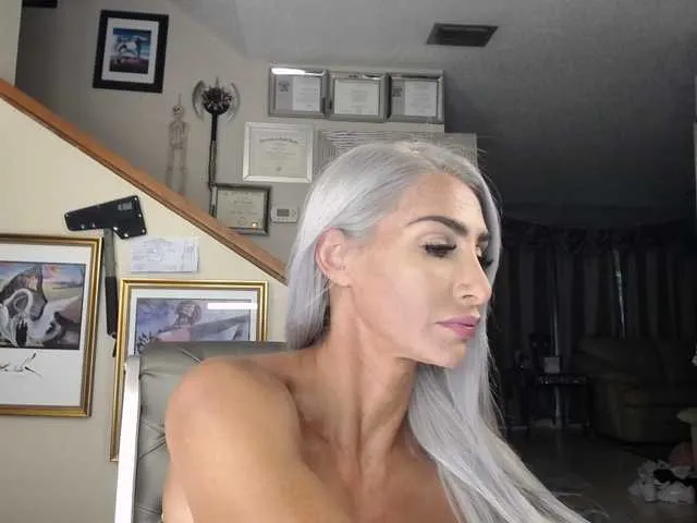 Live sex webcam photo for adrianna_fox #287953118