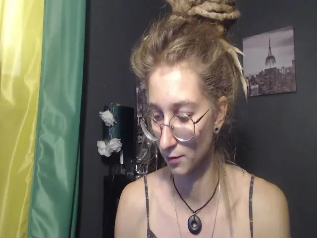 Live sex webcam photo for KINKYkeira #260704953