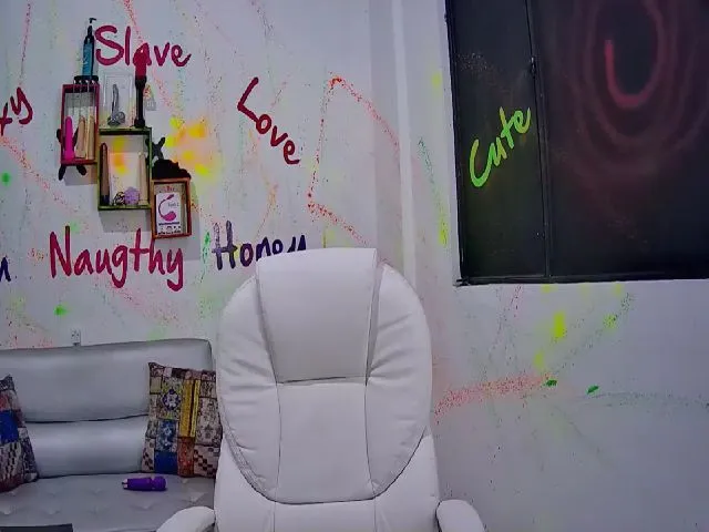 Live sex webcam photo for karla_sluttyx #261768841