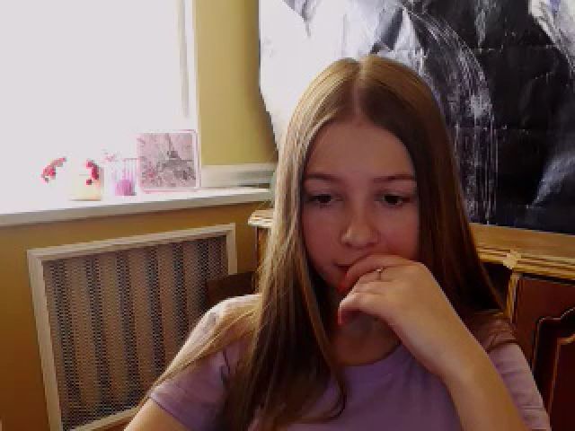 Live sex webcam photo for EmiStern #265394220