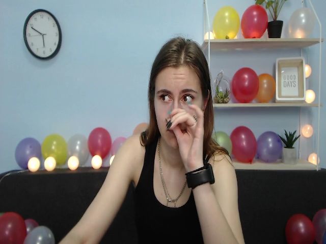 Live sex webcam photo for MollyTravis #252970188