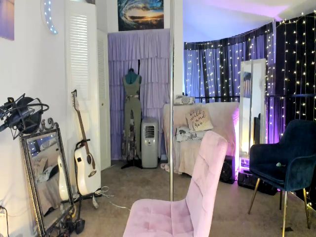 Live sex webcam photo for PetiteJewel #263643533