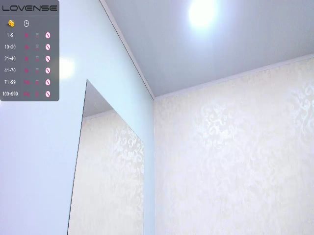 Live sex webcam photo for VioletaRoux #260427878