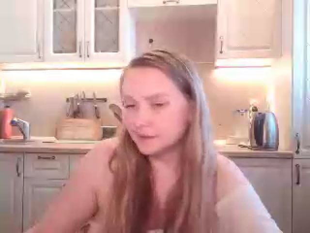 Live sex webcam photo for JaneGrey111 #258542002