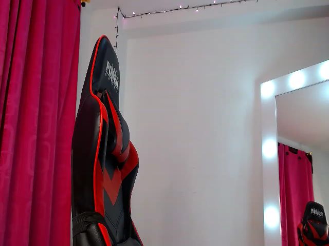 Live sex webcam photo for Kimmy_Vampire #255973128