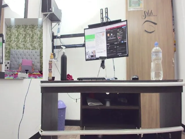 Live sex webcam photo for HilaryMoon #252354752