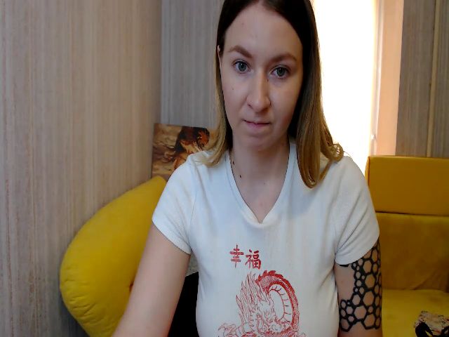 Live sex webcam photo for Emmillia #263078191