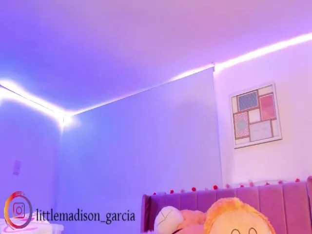 Live sex webcam photo for Madison_se #256525625