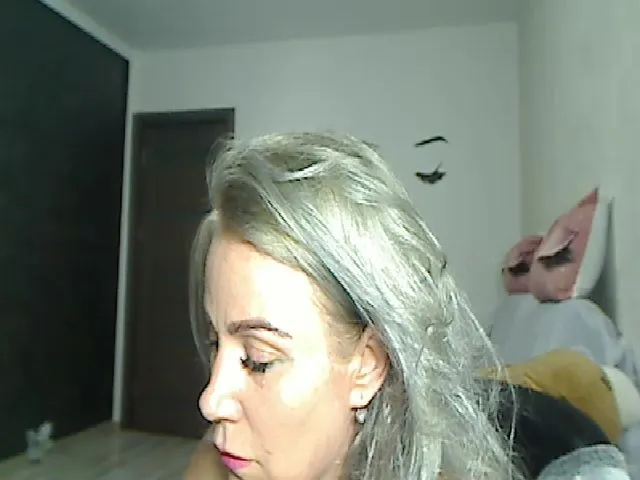 Live sex webcam photo for Yourmilf24 #261997082