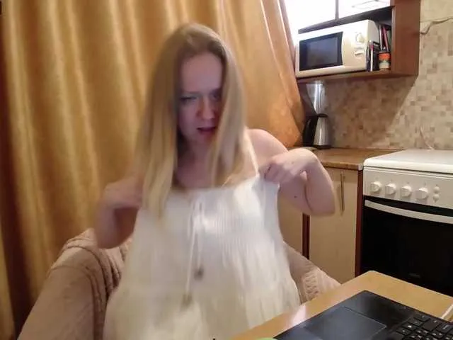 Live sex webcam photo for Fortuna3106 #263651856