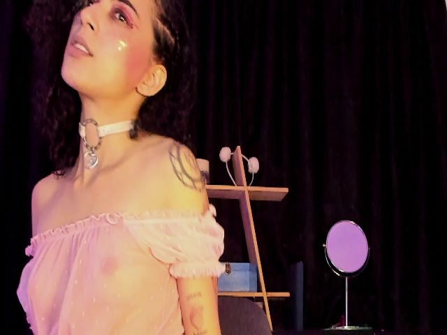 Live sex webcam photo for Aliiciapalmer #262971106