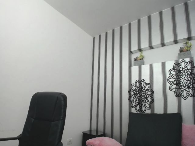 Live sex webcam photo for Charlotte_LW #262362206